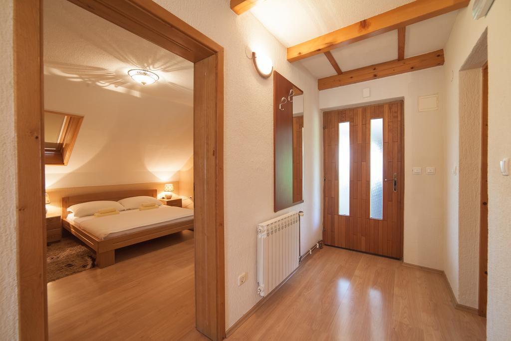 Apartmant & Room Bruna Dreznik Grad Exterior photo